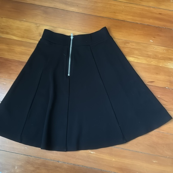 H&M women’s black mini skater skirt size XS with zipper - Picture 4 of 6